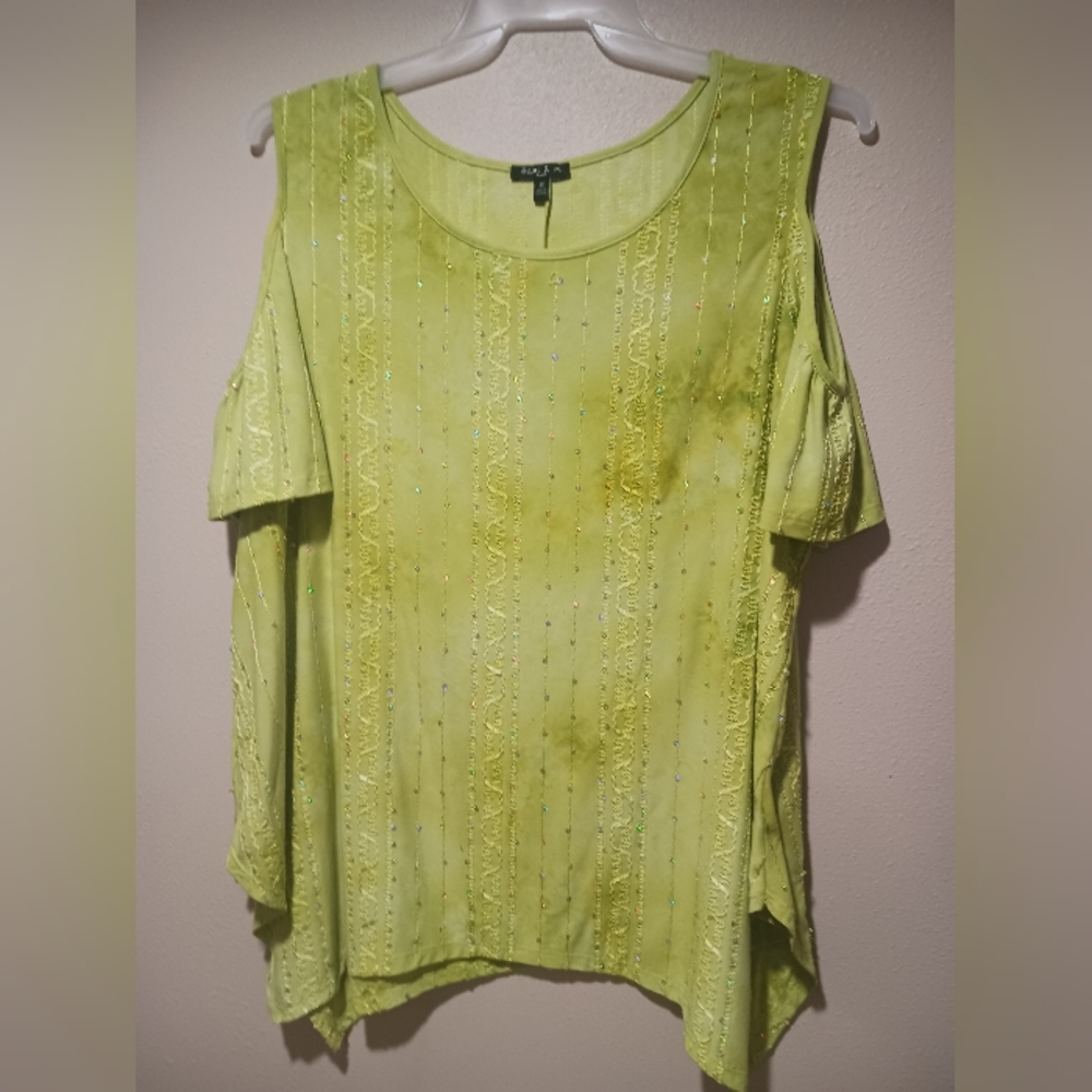 Final $4 "Sammi & Joe" Short Sleeve Cold Shoulder Top. Sz. 2X Green.